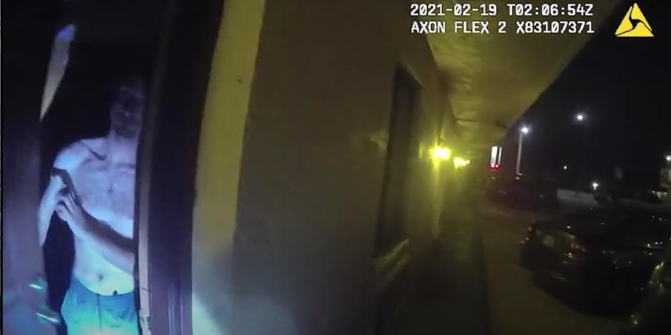 Un policía de Florida rescata a una menor de un motel donde estaba con un sujeto que conoció por Internet.