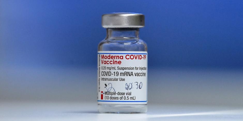 El laboratorio Moderna anunció que trabaja en una vacuna contra Ómicron, la nueva variante COVID-19.