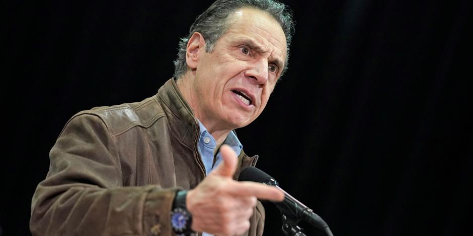El gobernador de Nueva York, Andrew Cuomo, fue acusado por dos excolaboradoras de acoso sexual.