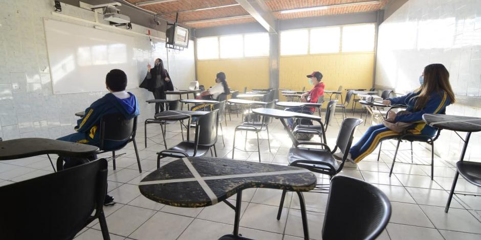 Alumnos en Jalisco volvieron a clases presenciales el pasado lunes, en grupos de no más de 9 estudiantes.