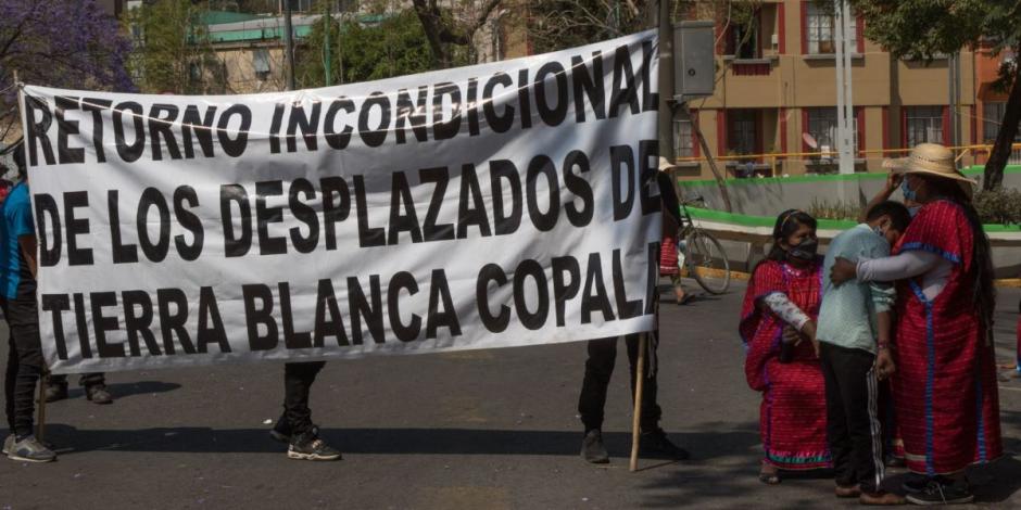 Alrededor de 300 triquis de Tierra Blanca Copala, Oaxaca arribaron a la Ciudad de México la noche del miércoles.