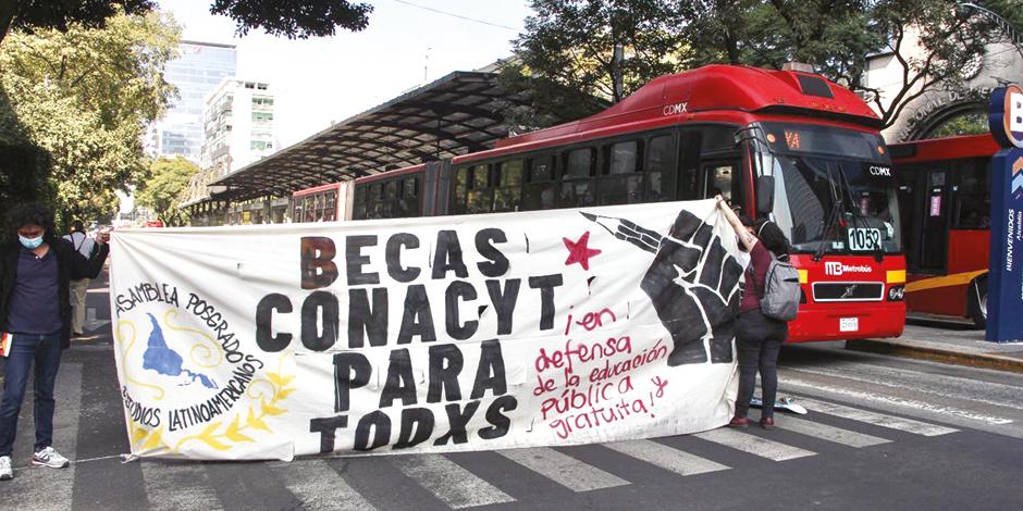 estudiantes de posgrado de la UNAM protestaron, el pasado 5 de noviembre, por el recorte de becas Conacyt.
