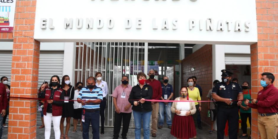 Dentro de las obras que realizó el gobierno del ayuntamiento de Solidaridad durante la gestión de la alcaldesa Laura Beristain Navarrete, destaca el mercado "El Mundo de las Piñatas"