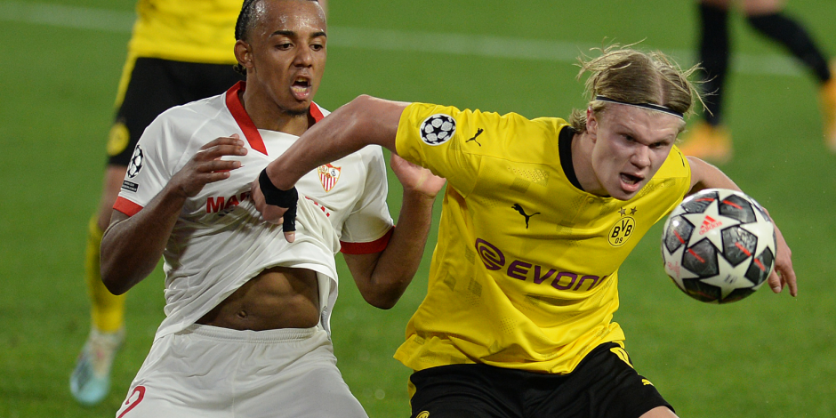 Una acción del partido de ida entre el Sevilla y el Borussia Dortmund de la Champions League