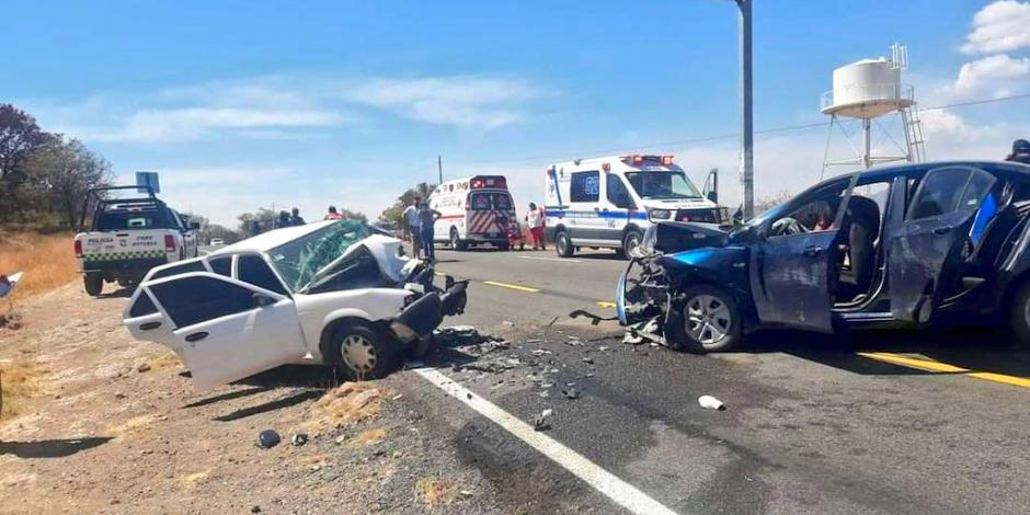 Una persona fallecida y cuatro lesionadas fue el saldo del choque frontal entre dos vehículos en la carretera Guanajuato-Juventino Rosas este martes.