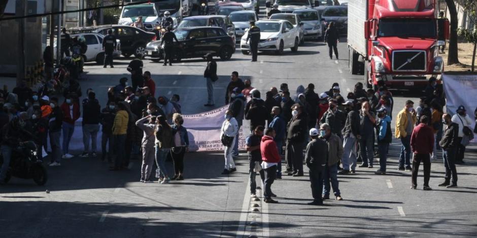 Transportistas toman calles en CDMX