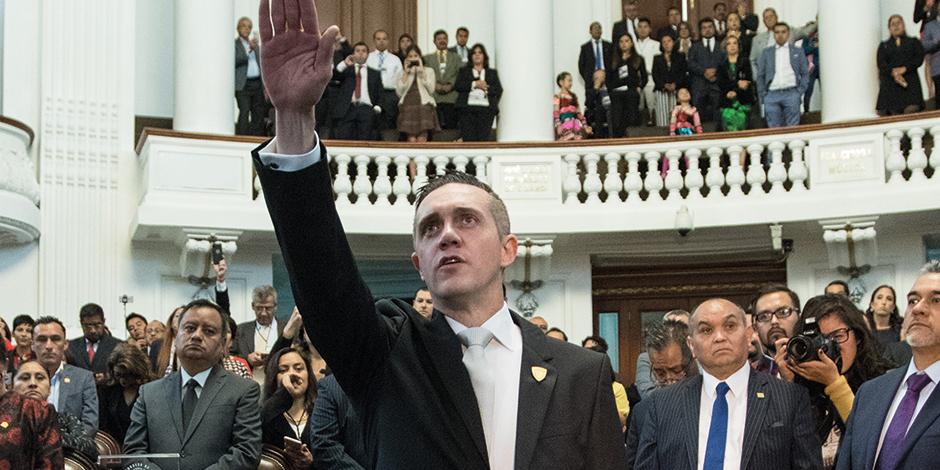 Rubalcava toma protesta como alcalde ante el Congreso, en 2018.