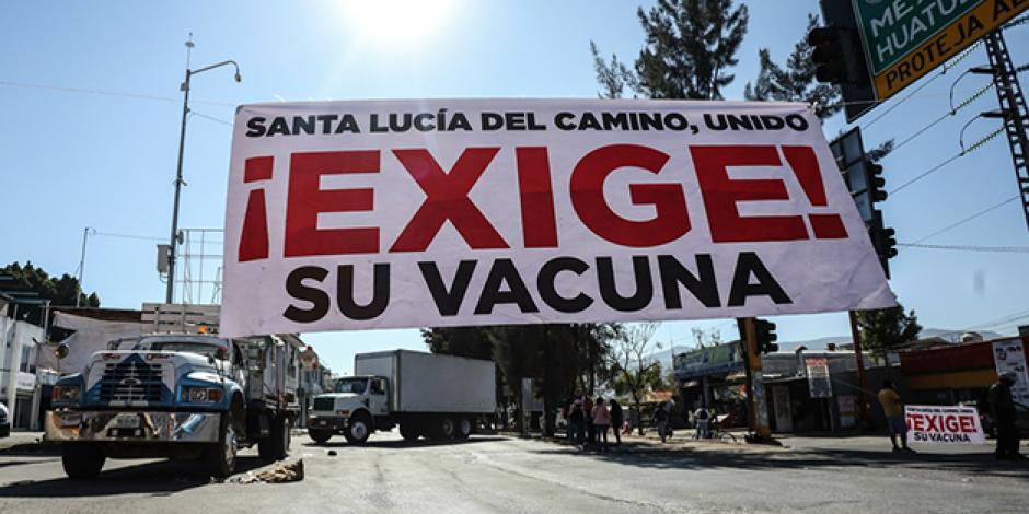 Oaxaca. En 11 municipios de Valles Centrales, pobladores bloquearon accesos y avenidas con camiones.