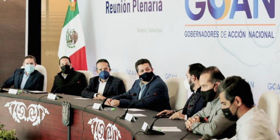 El gobernador García Cabeza de Vaca con integrantes de GOAN.