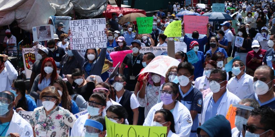 Médicos del Hospital Infantil de México exigen más vacunas, el pasado 3 de marzo.