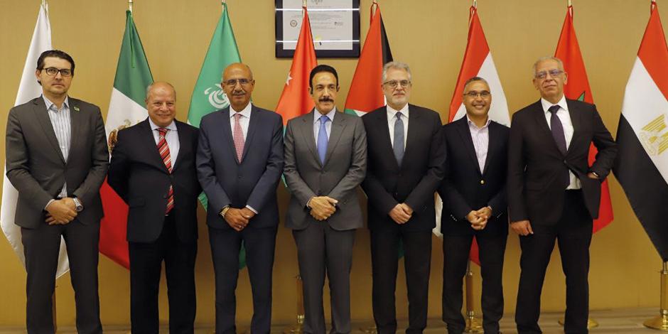 El gobernador Omar Fayad (centro), acompañado por los diplomáticos extranjeros tras su reunión celebrada en el C5i de la entidad, ayer.