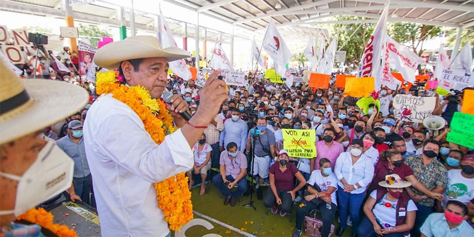 Cientos de militantes respaldaron la candidatura de Félix Salgado Macedonio a la gubernatura de Guerrero en la colonia Laja, en Acapulco.