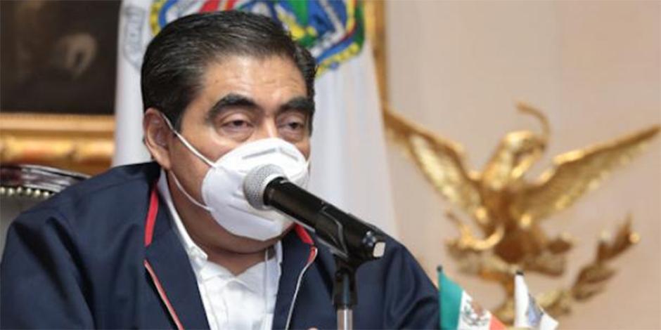 Miguel Barbosa, gobernador del estado de Puebla, confirmó la muerte de dos normalistas poblanas en el estado de Tlaxcala.