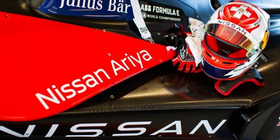 Nissan se unió a la serie en la quinta temporada como el único fabricante japonés.