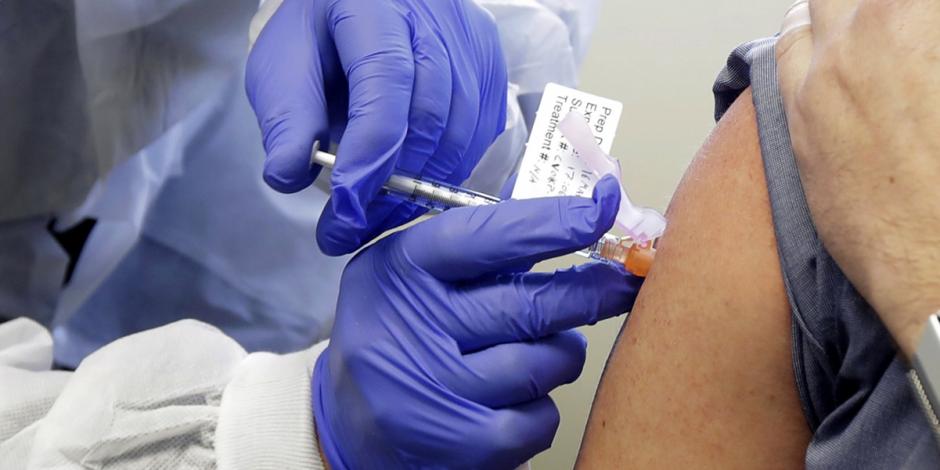 lLa vacuna contra COVID-19 en adulstos mayores se aplica en varios estados del país.