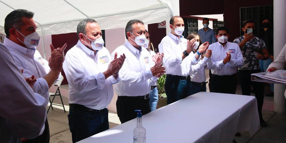 Los dirigentes nacionales del PAN, PRI y PRD acompañaron a Francisco Pelayo a solicitar su registro como candidato de la coalición "Unidos Contigo" a la gubernatura de Baja California Sur.