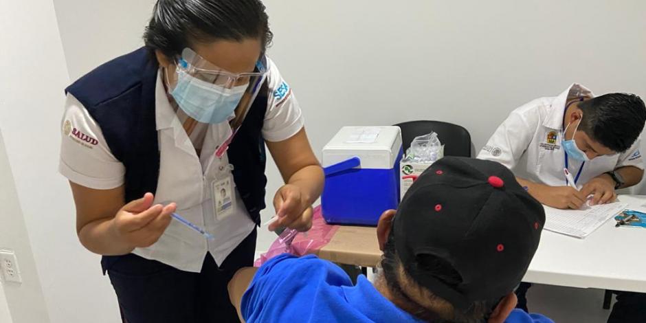 En Quintana Roo un total de 51 mil 294 personas mayores de 60 años han recibido la primera dosis contra COVID-19.