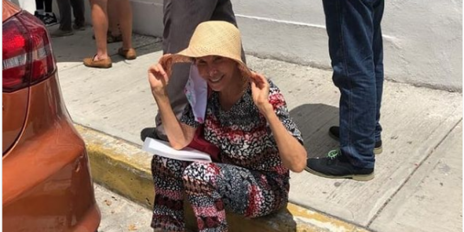 Florinda Meza compartió en redes sociales el momento en el que se encontraba formada en una fila a la espera de su vacuna contra COVID-19