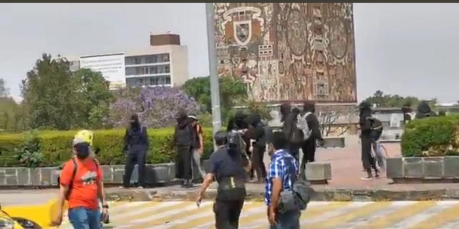 Un grupo de encapuchados causó destrozos el edificio de Rectoría de la Universidad Nacional Autónoma de México (UNAM).