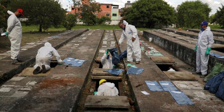 Brasil exhuma tumbas antiguas para muertes por COVID
