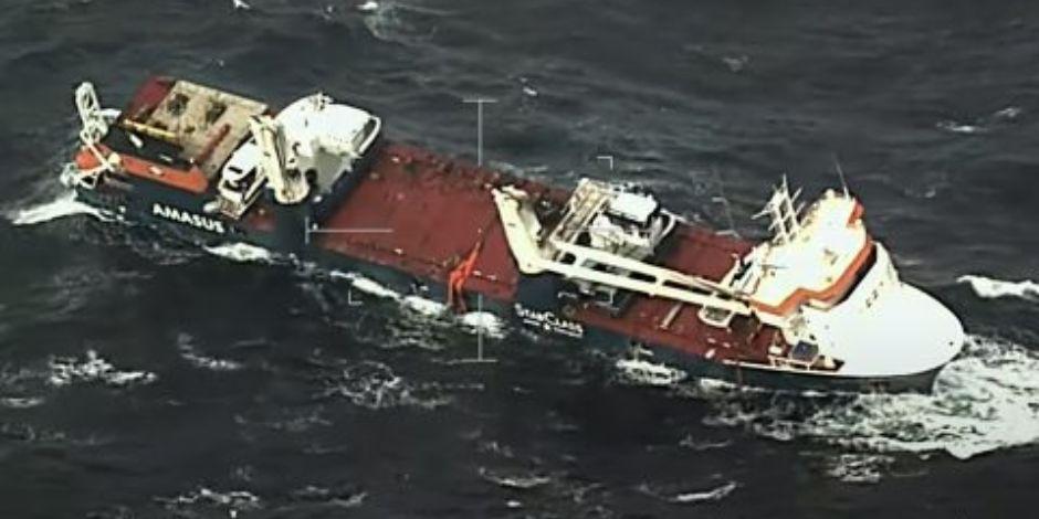 Autoridades marítimas informaron que un barco carguero holandés, "Eemslift Hendrika", flotaba a la deriva el martes frente a las costas noruegas..