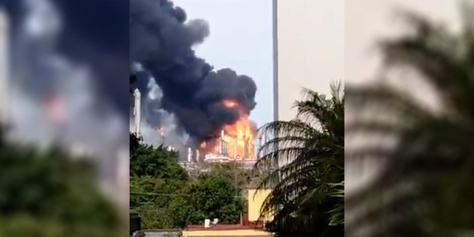 La tarde de este miércoles se reportó un incendio en la refinería Lázaro Cárdenas.
