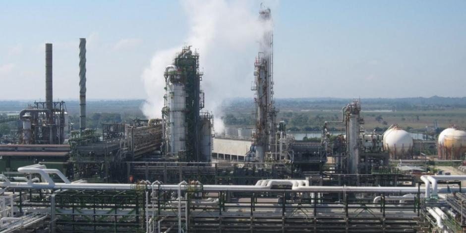 Tras el incendio que registró el 7 de abril, la refinería de Minatitlán podría reactivarse el 30 de abril..