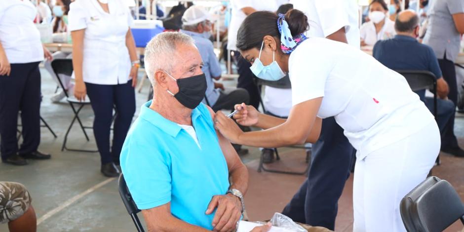 El gobernador Héctor Astudillo Flores confirmó que en Acapulco concluyó sin contratiempos, la primera dosis para todos los mayores de 60 años.