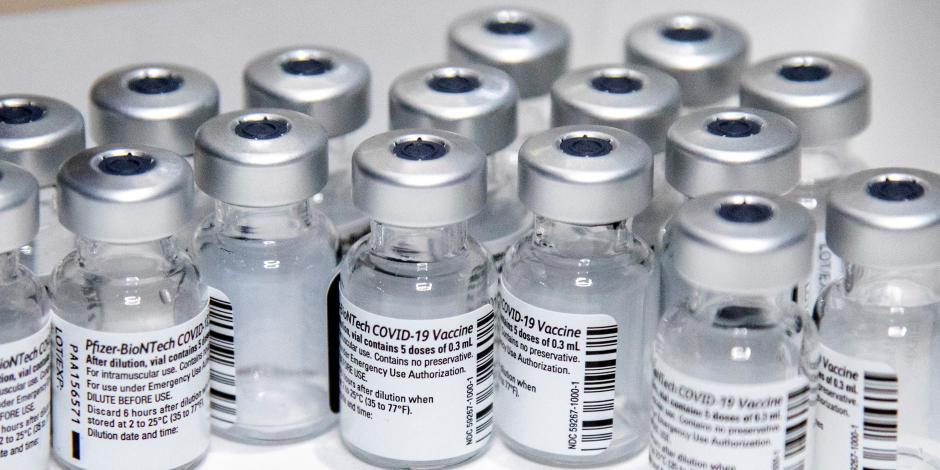 Las 899 personas que recibieron esas dosis entre el 5 y el 10 de junio deben programar pronto otra inyección de Pfizer, señalan las autoridades.