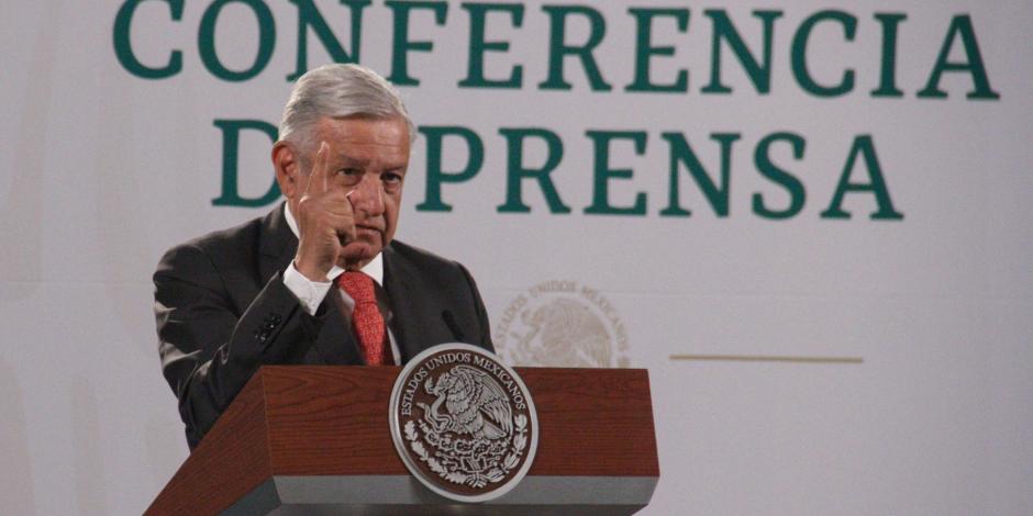Andrés Manuel López Obrador (AMLO) en Palacio Nacional este lunes 12 de abril.