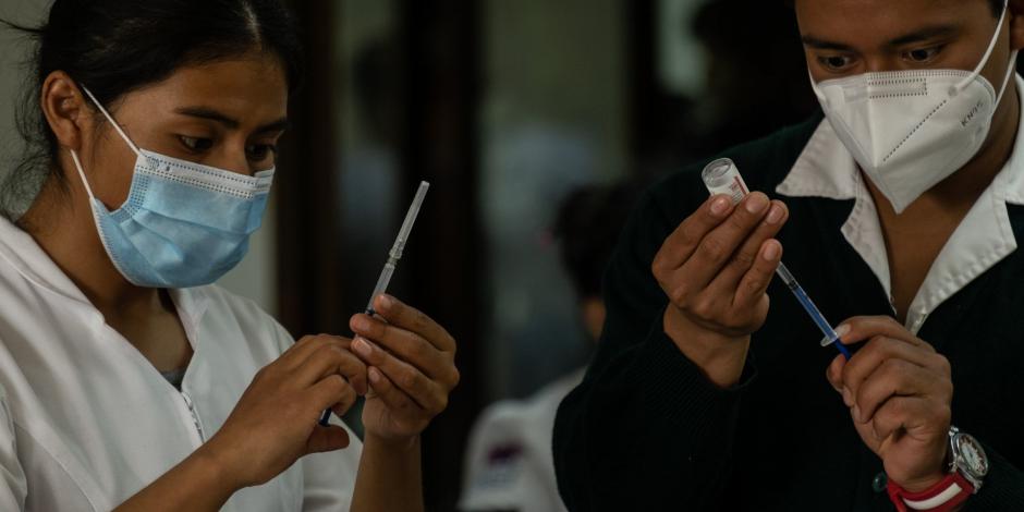 Las secretarías de Educación Pública (SEP) y de Salud informaron que las jornadas de vacunación contra COVID-19 para docentes comenzarán el 28 de abril