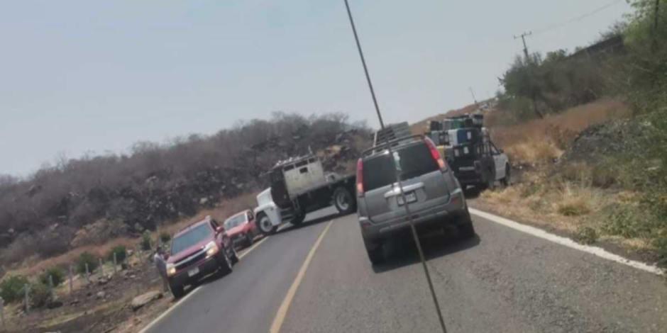 La Secretaría de Seguridad Pública del Estado no ha dado información respecto a estos bloqueos en la carretera de Apatzingán-Buenavista. 