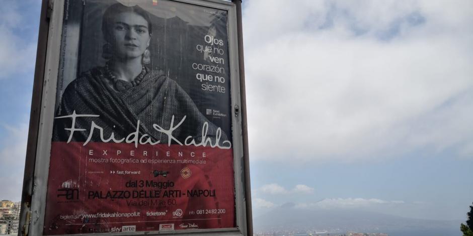La exposición muestra aspectos íntimos de la pintora Frida Kahlo.
