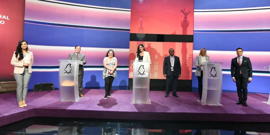 El debate tuvo un modelo híbrido, ya que hubo candidatos que estuvieron de forma virtual.