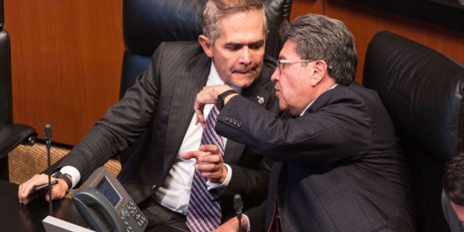 Los senadores Miguel Ángel Mancera y Ricardo Monreal.