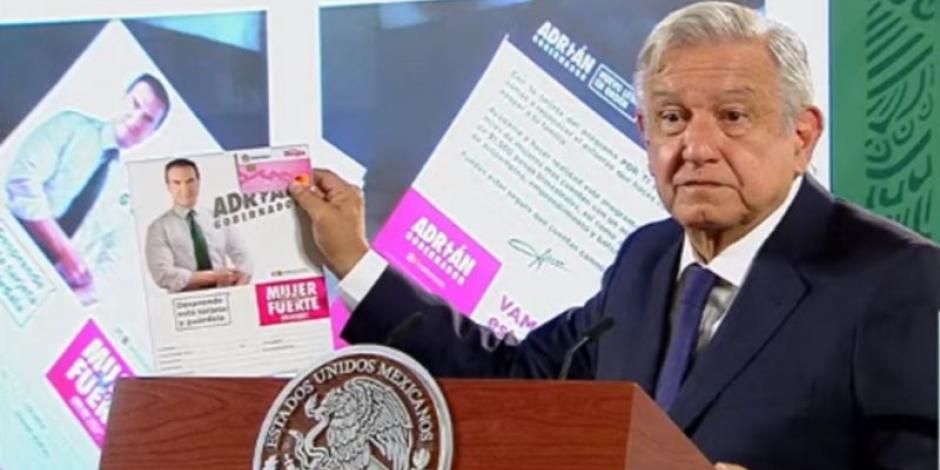 El pasado 7 de mayo, el presidente Andrés Manuel López Obrador mostró en su conferencia matutina la tarjeta entregado por Adrian de la Garza, candidato al gobierno de NL.