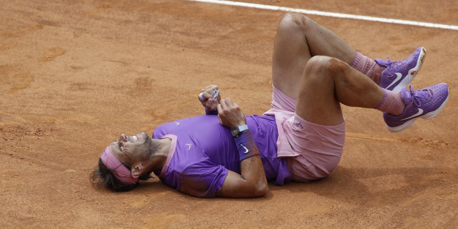 Rafael Nadal momentos después de su aparatosa caída en su partido contra Alexander Zverev en el Masters de Roma.