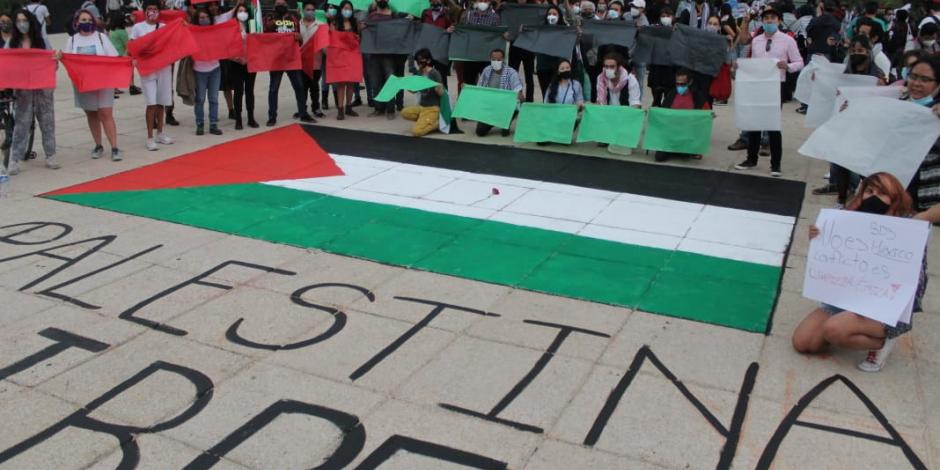 Cerca de 50 personas se reunieron en el Monumento a la Revolución para pedir que cese la violencia en Palestina