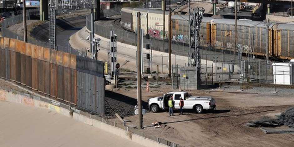Esta foto del martes 22 de enero del 2019 muestra la construcción de una nueva barrera en la frontera de Texas con México cerca del centro de El Paso.