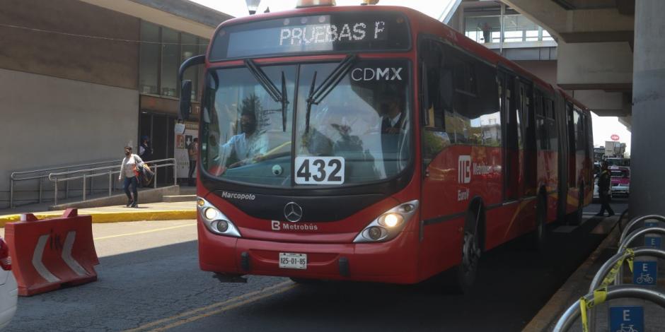 Pruebas operativas con unidades del Metrobús sobre Tláhuac, como transporte alternativo tras derrumbe en Línea 12 del Metro.