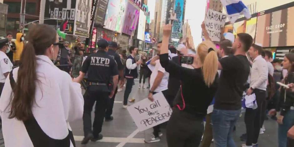 De acuerdo con medios locales, la policía de la ciudad de Nueva York arrestó a varios manifestantes..