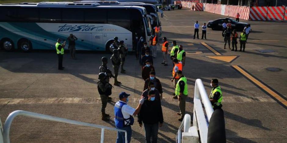 Migrantes hondureños son deportados en enero pasado.