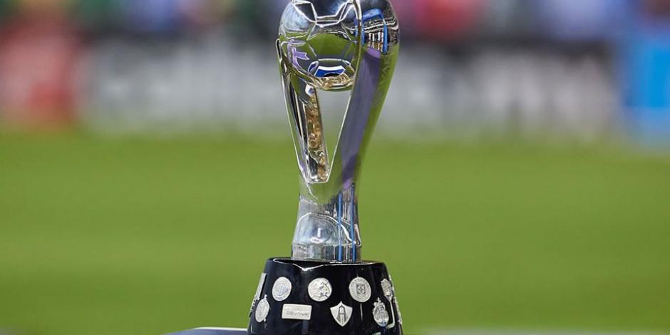 El trofeo que le entrega al campeón de la Liga MX.