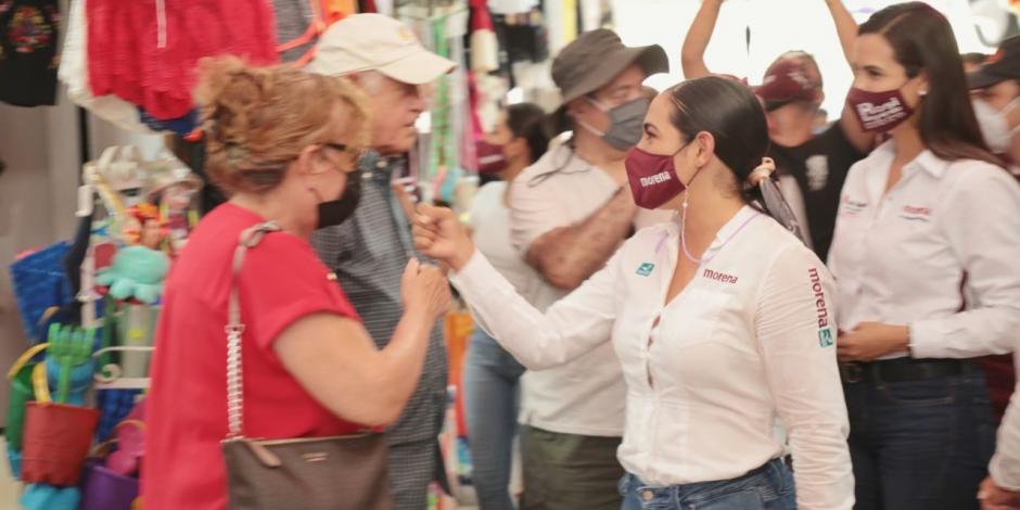 La candidata a gobernadora en Colima encabeza los cierres de campaña con el apoyo de los habitantes del estado.