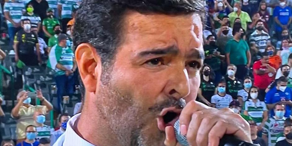 Pablo Montero se equivocó a la hora de entonar el Himno Nacional de México.