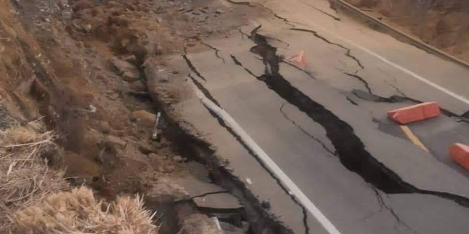 Un tramo de la carretera Siglo XXI en Michoacán colapsó la madrugada de este sábado