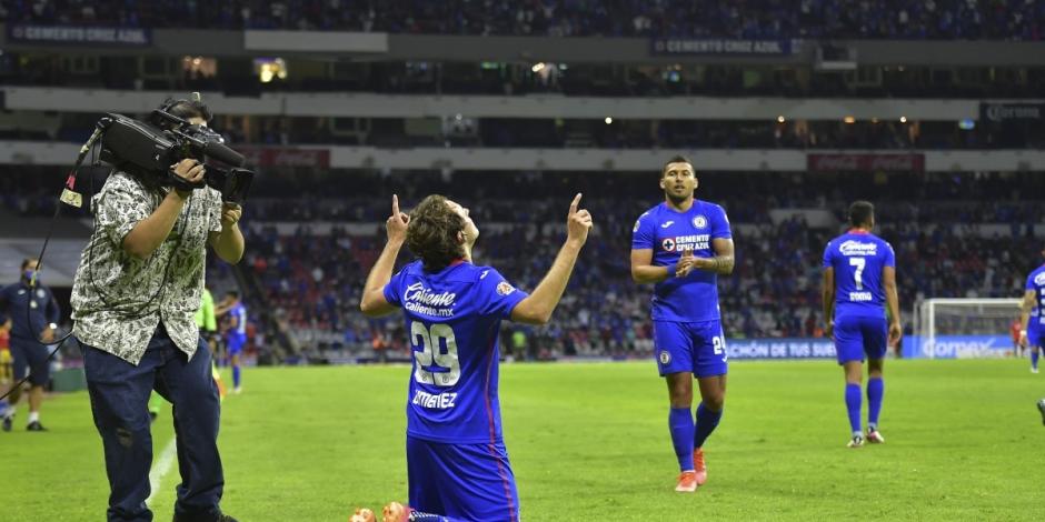 Santiago Giménez celebra el gol con el que Cruz Azul derrotó al Pachuca en las semifinales del Guard1anes 2021 el pasado 22 de mayo.