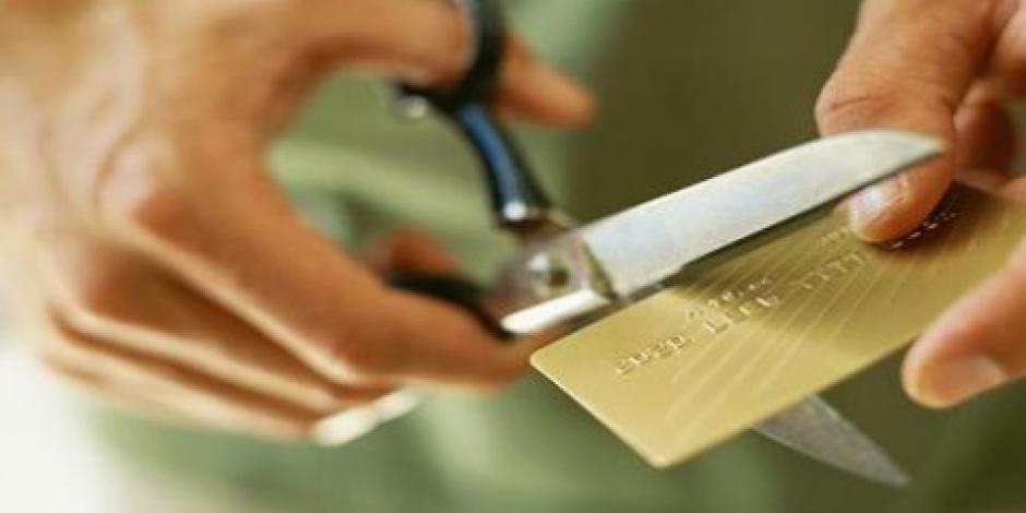La Condusef da a conocer los pasos para cancelar una tarjeta de crédito