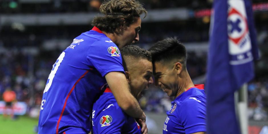Jugadores del Cruz Azul celebran una anotación en la Final de la Liga MX