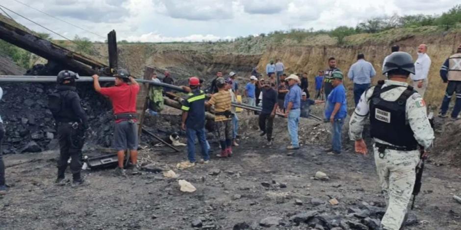 El reporte del accidente fue recibido por las autoridades a las 12:50 horas. Se reporta que la mina está inundada con al menos siete personas atrapadas en su interior.